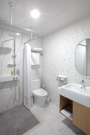 Bathroom - La Mer Hotel (Busan)