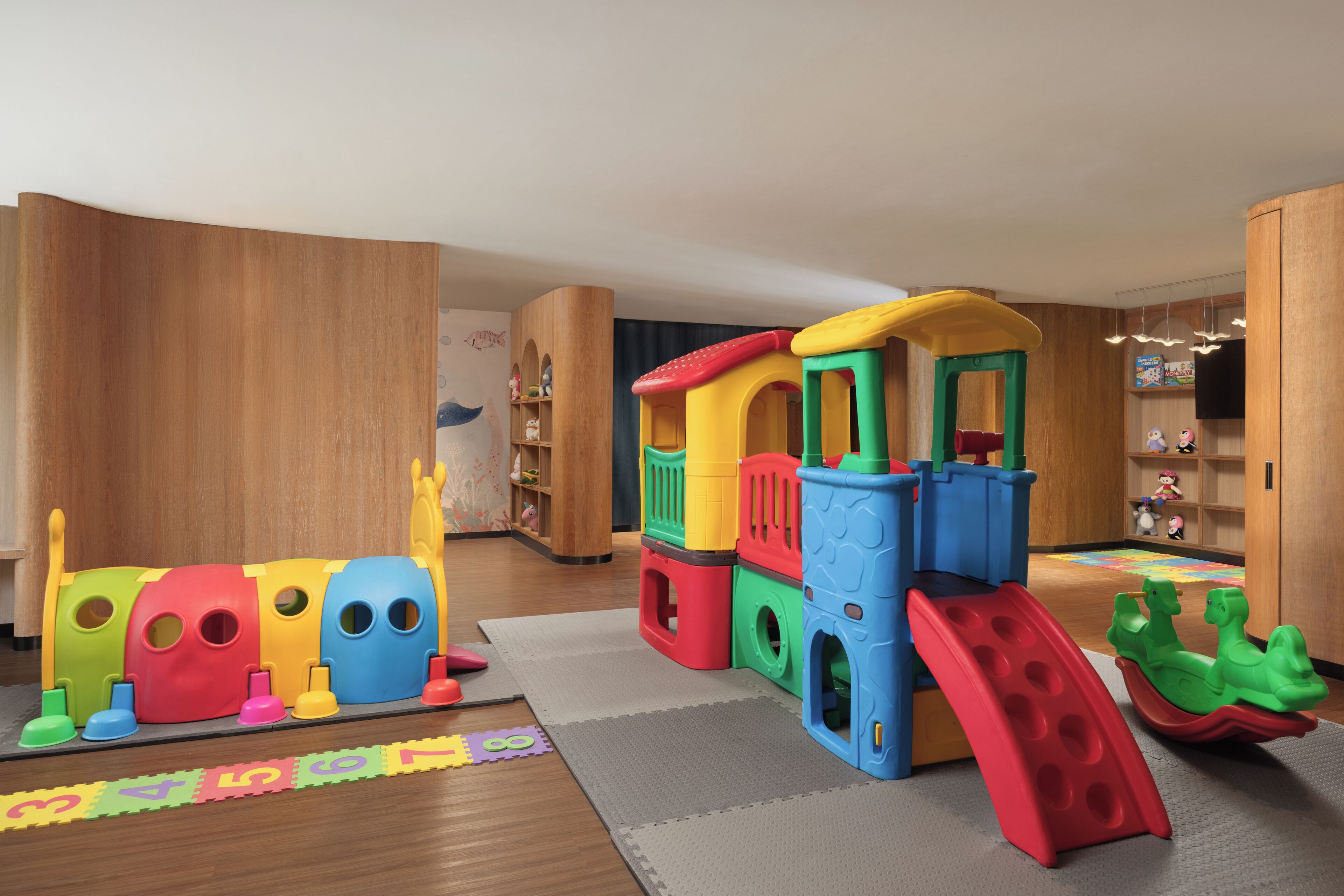 Zona de juegos infantil cubierta