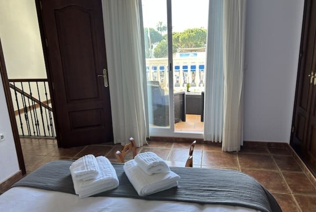 5 soverom, strykejern/-brett, wi-fi og sengetøy