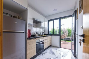 Espresso maker, coffee/tea maker, electric kettle, dining tables