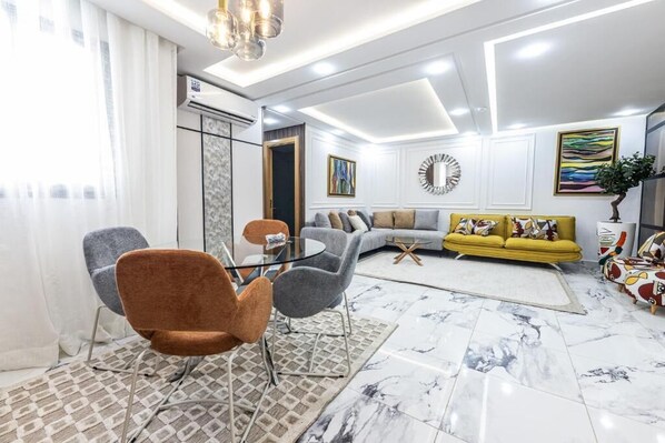 50-inch Smart TV with satellite channels, Netflix, smart speakers