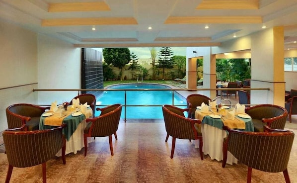 Outdoor dining - The Fern Residency Hubballi (HUBBALLI)