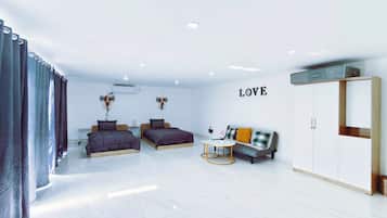 Desk, laptop workspace, iron/ironing board, free WiFi