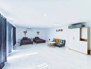 Villa, 2 habitaciones, vista a la alberca | Escritorio y espacio para trabajar con laptop 