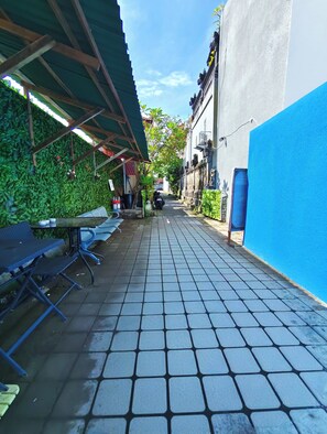 Outdoor dining - Joy Private Pool House (Kuta)