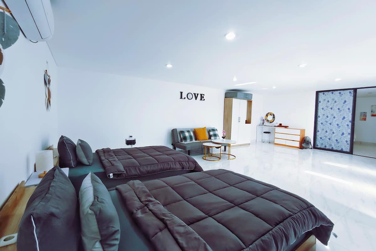 Desk, laptop workspace, iron/ironing board, free WiFi