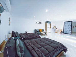 Desk, laptop workspace, iron/ironing board, free WiFi - Joy Private Pool House (Kuta)