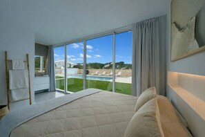 Iron/ironing board, WiFi, bed sheets, wheelchair access