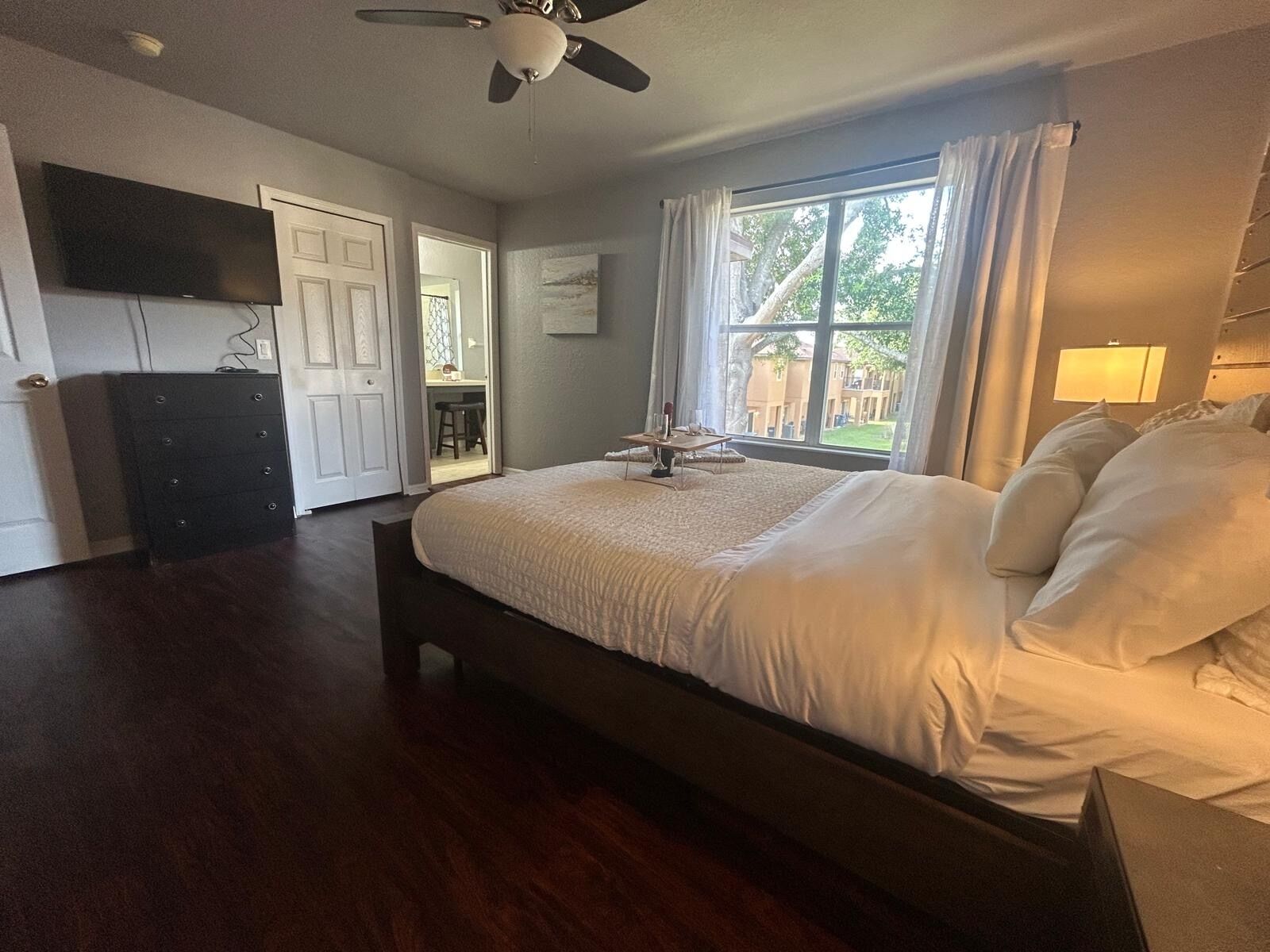 3 bedrooms, iron/ironing board, travel crib, free WiFi