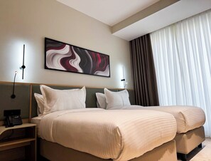 Deluxe Room, 2 Twin Beds | Minibar, in-room safe, desk, laptop workspace