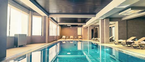 Piscine couverte, piscine extérieure (ouverte en saison)