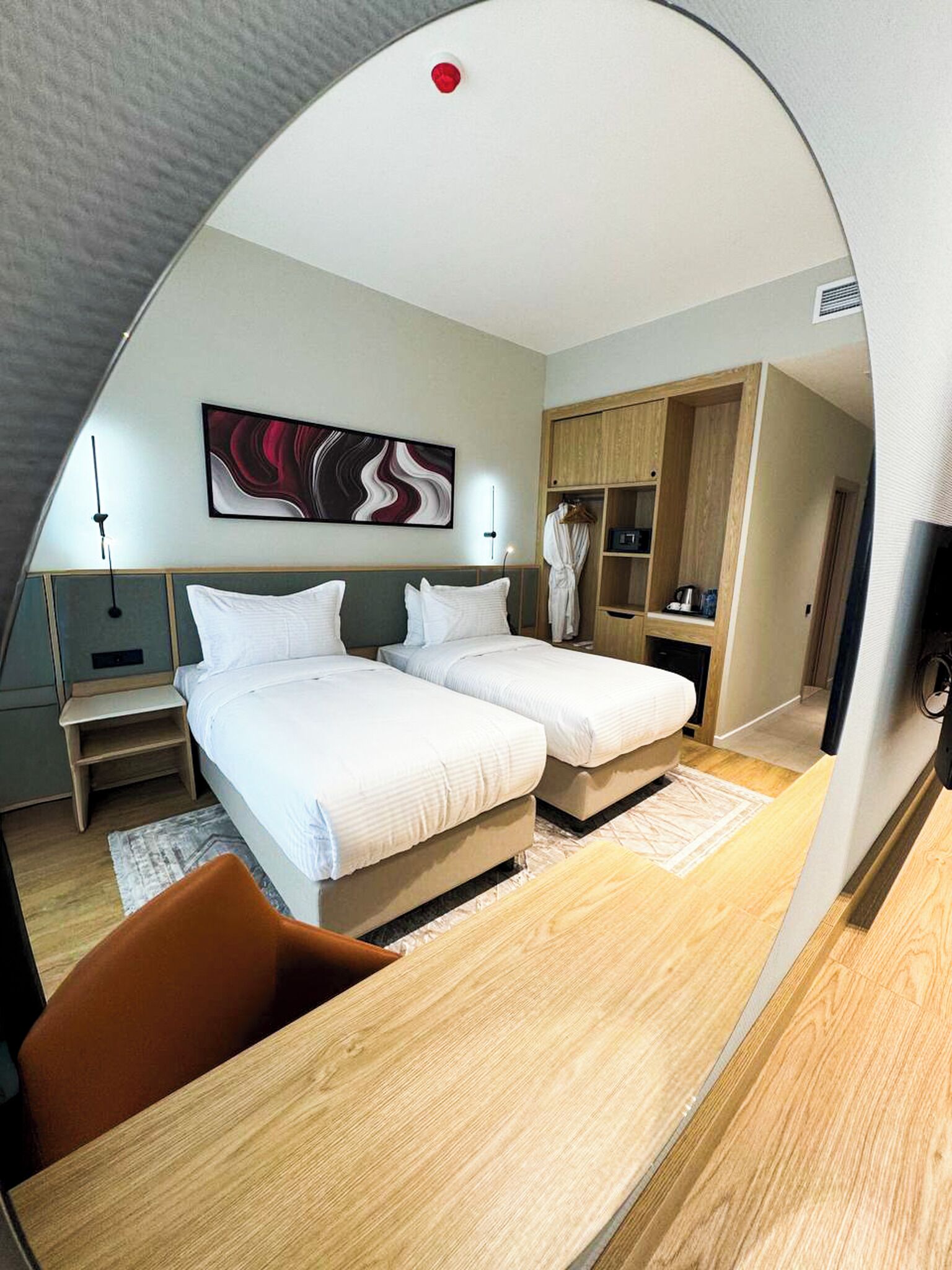 Room, 2 Twin Beds, Accessible | Minibar, in-room safe, desk, laptop workspace