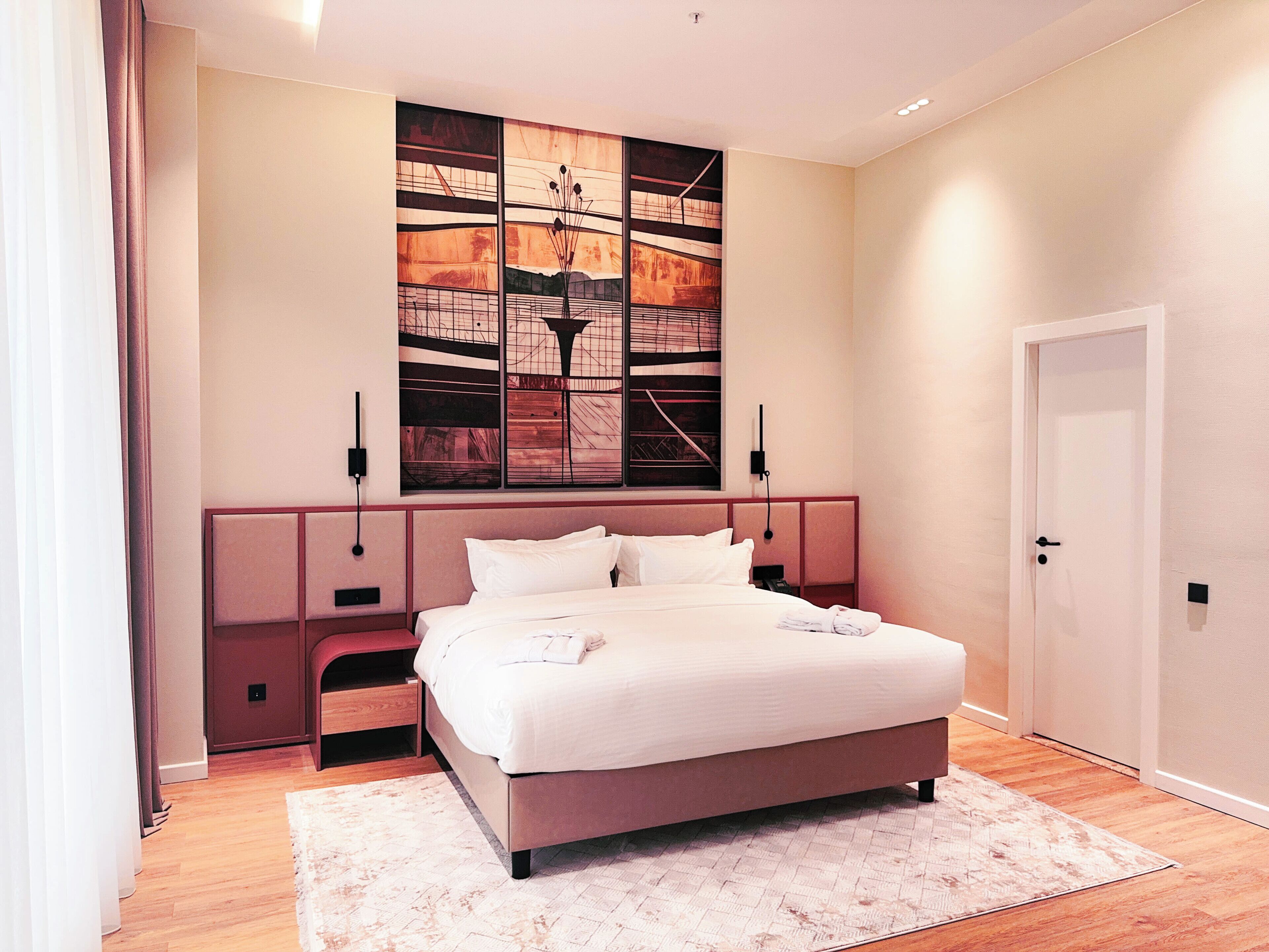 Junior Suite, 1 King Bed | Minibar, in-room safe, desk, laptop workspace