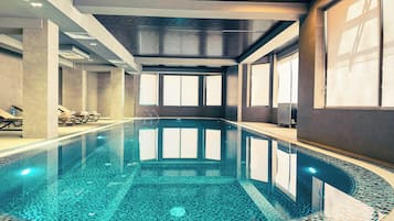 Piscine couverte, piscine extérieure (ouverte en saison)