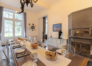 Dining - Guest Room 4 with Shared Terrace, Wi-Fi and Air Conditioning (Joze)