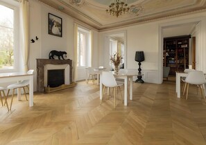 Dining - Guest Room 4 with Shared Terrace, Wi-Fi and Air Conditioning (Joze)