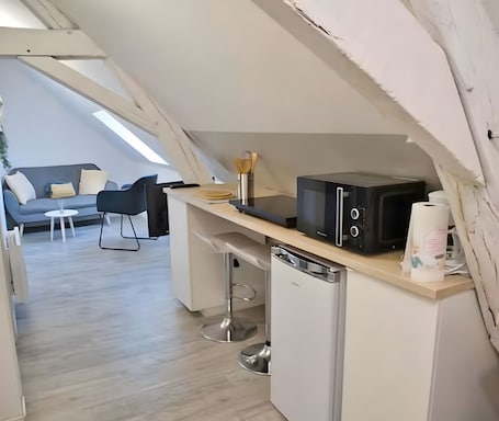 Interior. Holiday Home “Appartement Bohème Centre Joigny 4” with Wi-Fi