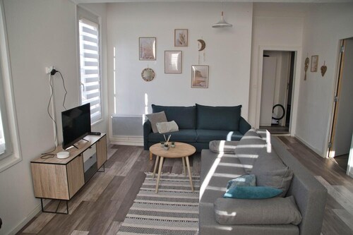 Apartment 'Logement Spacieux Centre Joigny' with Wi-Fi