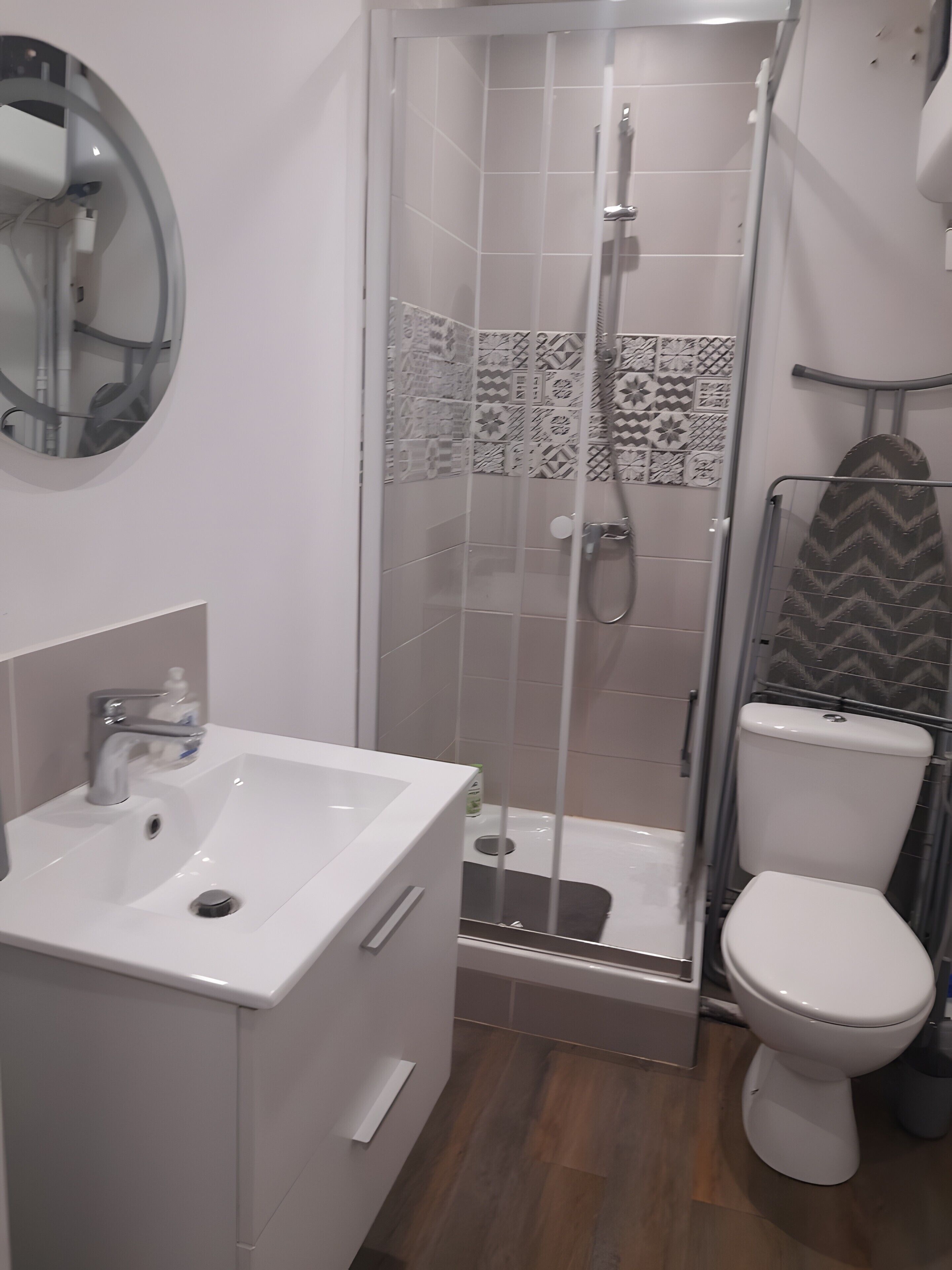 Bruser, hårtørrer, håndklæder