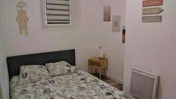 Fer et planche Ă repasser, Wi-Fi, draps fournis