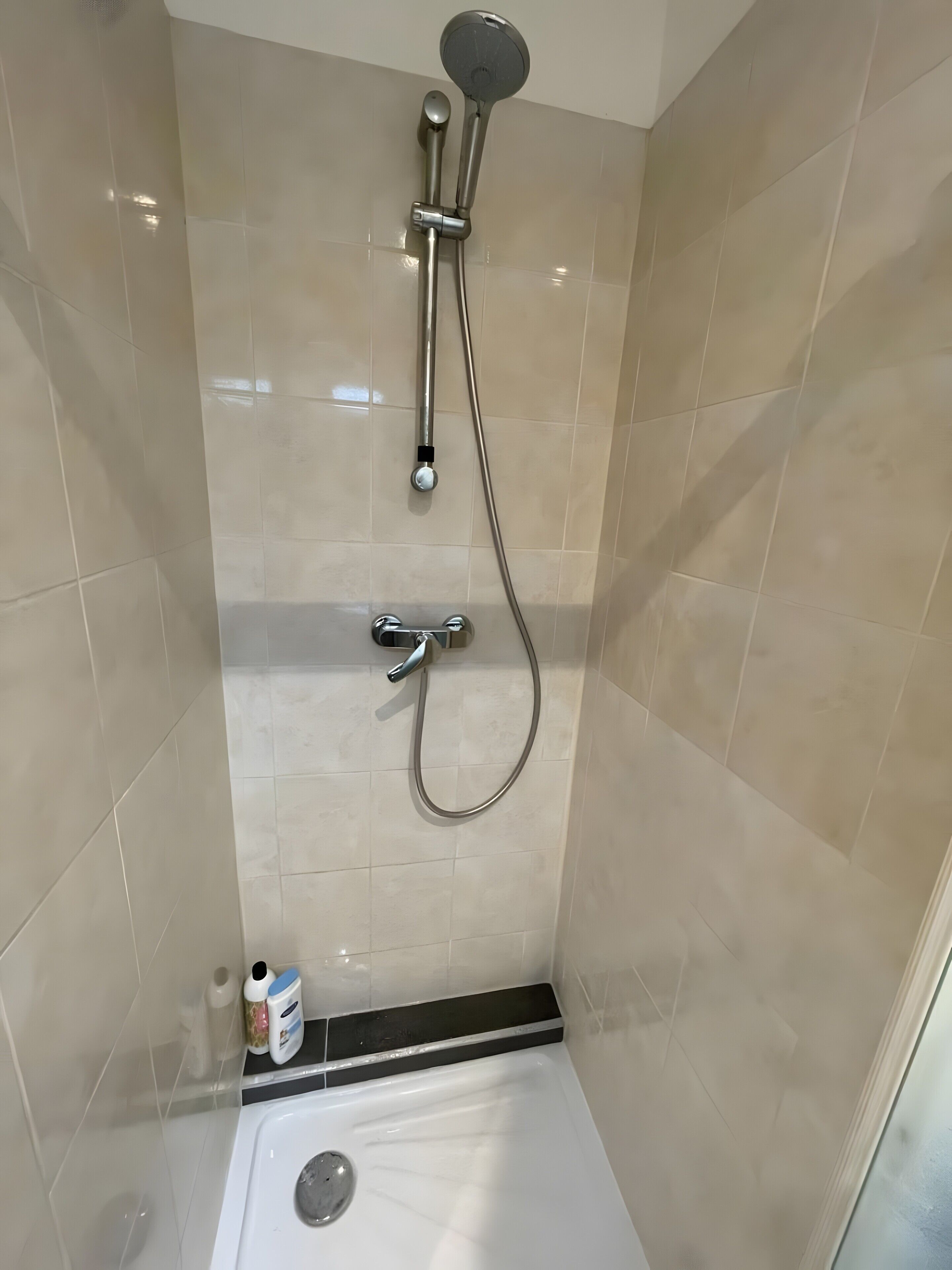 Douche, serviettes fournies