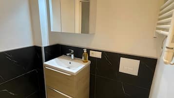 Douche, serviettes fournies