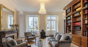 Interior - Guest Room 5 with Shared Terrace, Wi-Fi, and Air Conditioning (Joze)