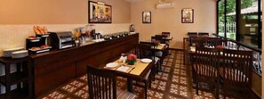 Dining - La Sunila Suites (Arpora)