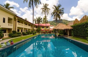 Hồ bơi ngoài trời 