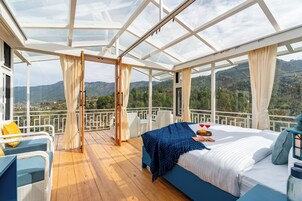 Habitación doble, vistas a la montaña | Tabla de planchar con plancha