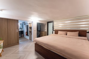 3 bedrooms, iron/ironing board, WiFi, bed sheets - 3-bedroom apartment in Old Quarter str in VietNam for family, groups (Hoàn Kiếm)