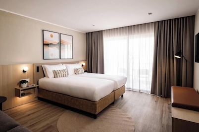 Strand Suites By Neu Collective