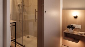 Bathroom - Strand Suites By Neu Collective (Gzira)