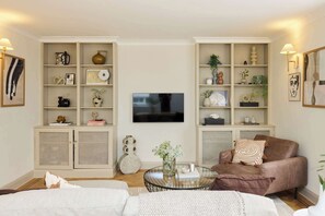 TV - The White Terrace Flat (London)