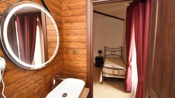 1 chambre, coffres-forts dans les chambres, fer et planche Ă repasser