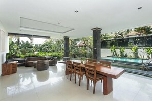 Outdoor dining - Meng Bengil Villa (Tegallalang)