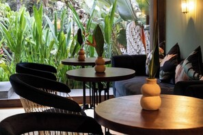 Tempat makan luar