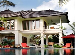 Outdoor pool - Suara Air Luxury Villa Ubud (Ubud)
