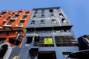 Exterior - Junction Hostels (Makati)