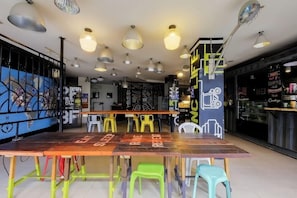 Dining - Junction Hostels (Makati)