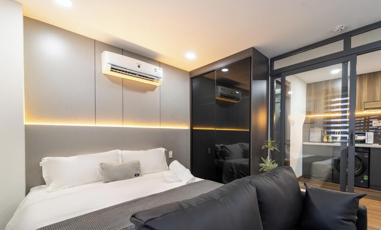 Apartment, 1 Bedroom | Desk, laptop workspace, blackout drapes, soundproofing