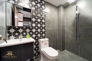 Superior Apartment, 1 Bedroom | Bilik Mandi | Pancuran mandi, hulu semburan mandi hujan 