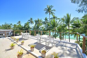Outdoor dining - Hey! Jude South Beach (Boracay Island)