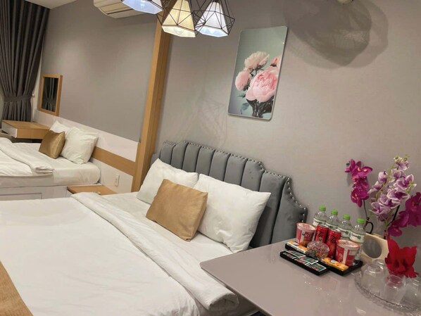 Caja de seguridad en la habitación y escritorio 