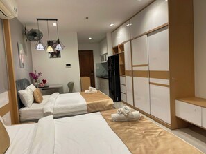 Caja de seguridad en la habitación y escritorio 