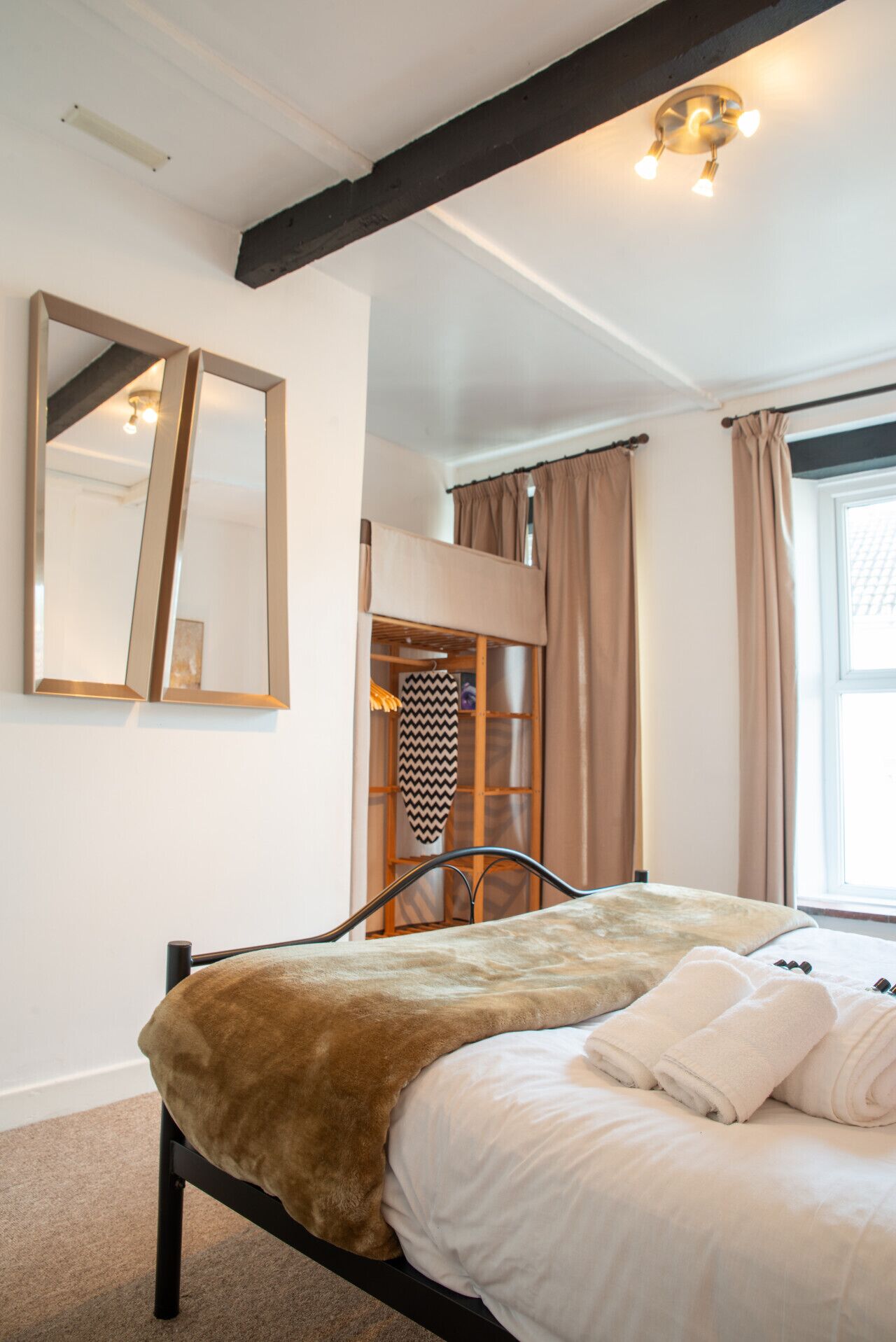 3 bedrooms, iron/ironing board, internet, bed sheets