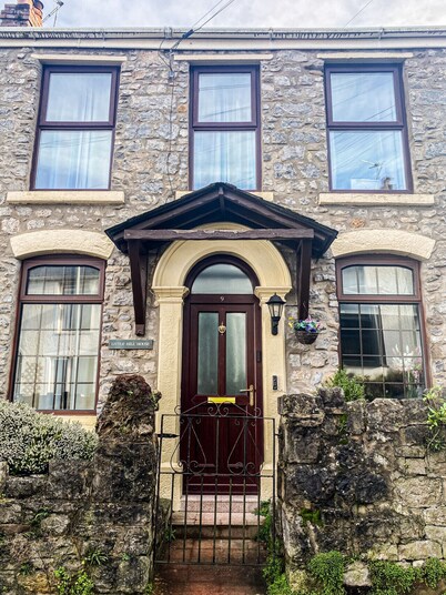 Charming Mumbles Cottage: Stunning Stone Shower & Scenic Walks