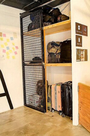 Interior - Duckstay Hostel (Taipei)