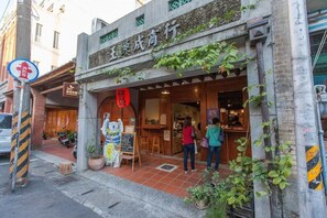 Exterior detail - 9ine Hotel (Taipei)