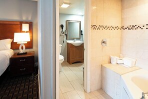 Bathroom - Emerson Inn (Jacksonville)